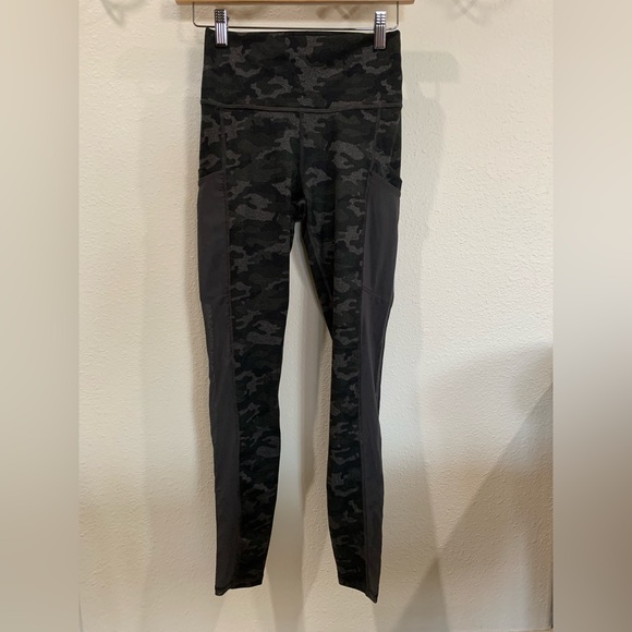 Fabletics Bundle - Picture 14 of 16